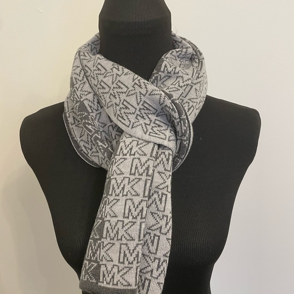Michael Kors MK Logo Gray Two Tone Print Scarf - Picture 3 of 5
